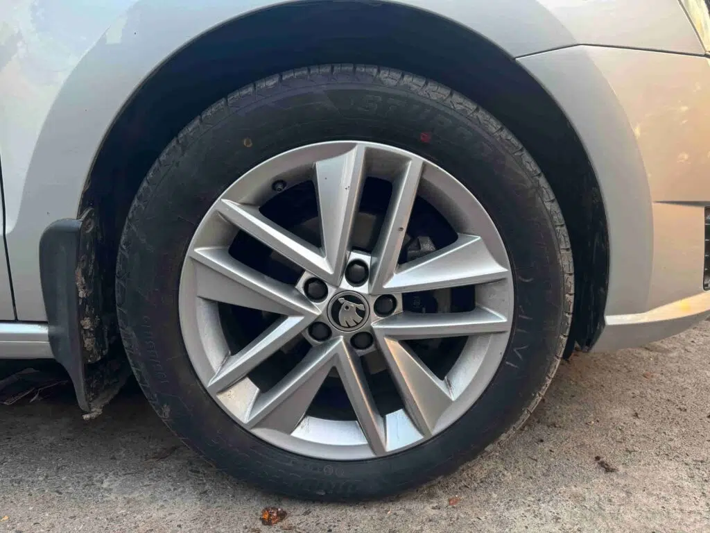 Bridgestone Sturdo 195/55 R16 fitted on 2021 Skoda Rapid alloy wheel