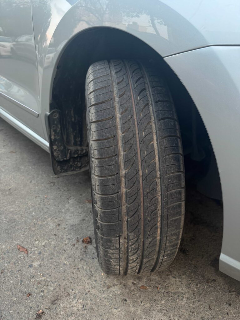 Bridgestone Sturdo tread pattern — 195/55 R16